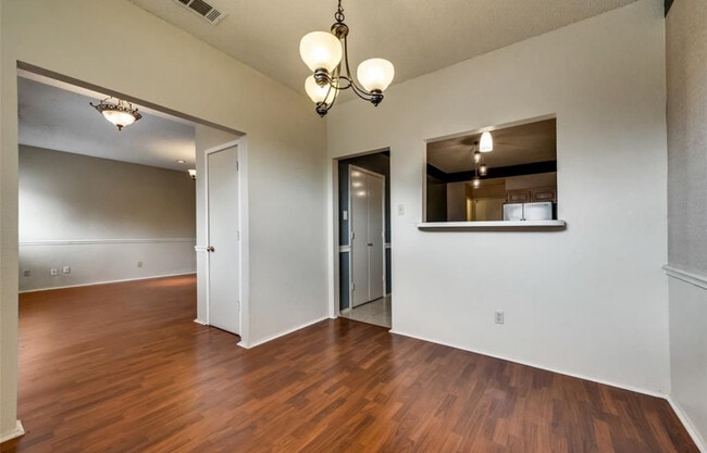 Photo - 807 Burr Oak Dr