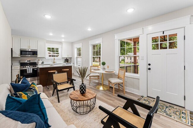 Photo - 9 E Berry St