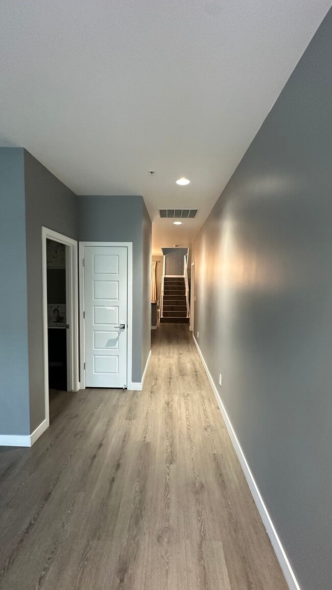 Photo - 3/2.5 Condo in Gated Complex Unit 122