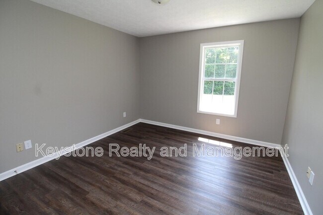 925 L C Ave