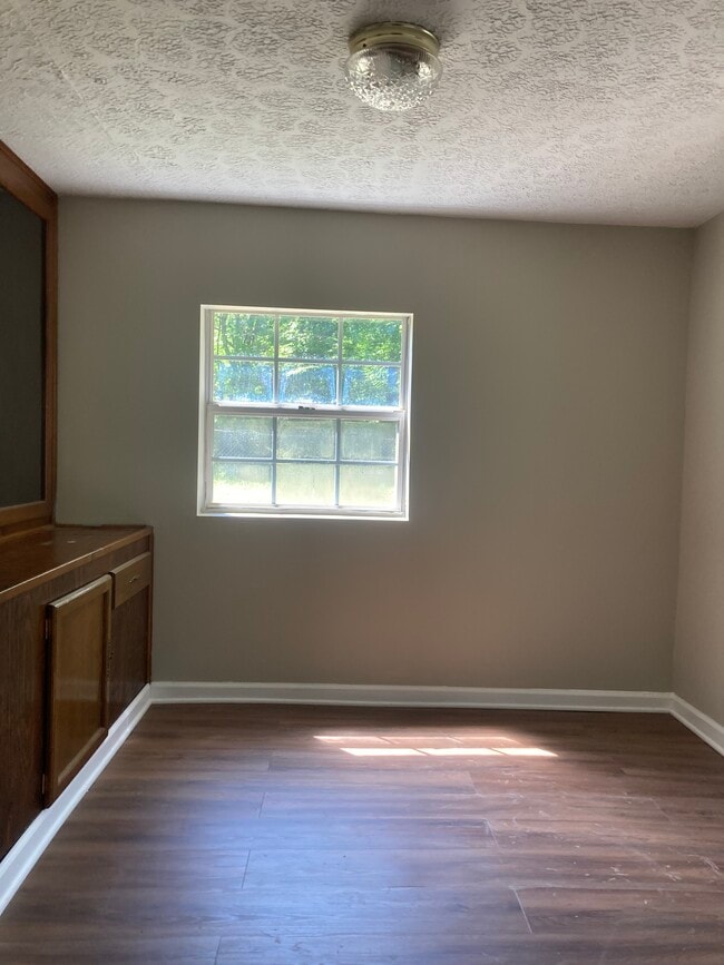 Photo - 1122 Bucksnort Rd
