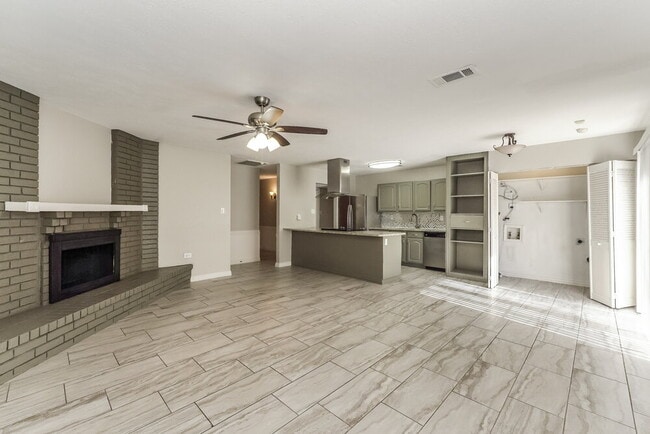 Photo - 1625 Clark Trail