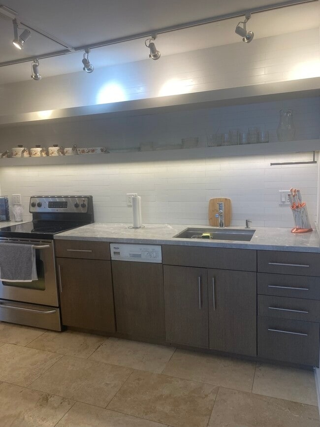 Photo - 5455 N Sheridan Rd