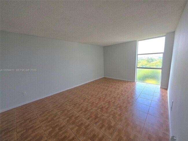 Photo - 2350 NE 135th St Unit 602