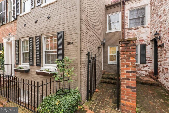Building Photo - 1564 33rd St NW Rental