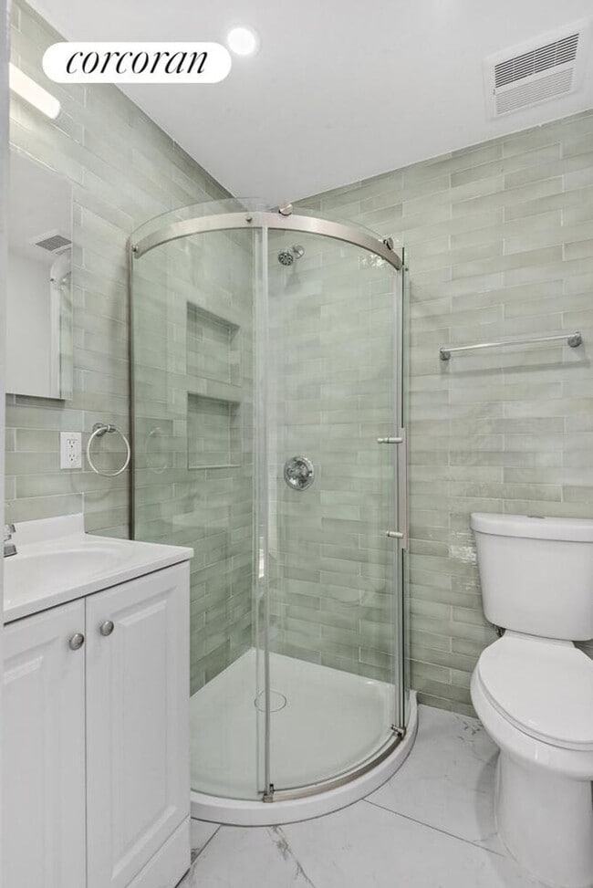 Photo - 370 Greene Ave