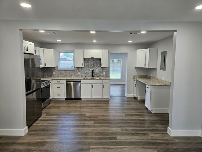 Building Photo - 4 bedroom newly remodeled Milton Home