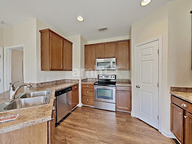 Photo - 375 Dunnwood Loop