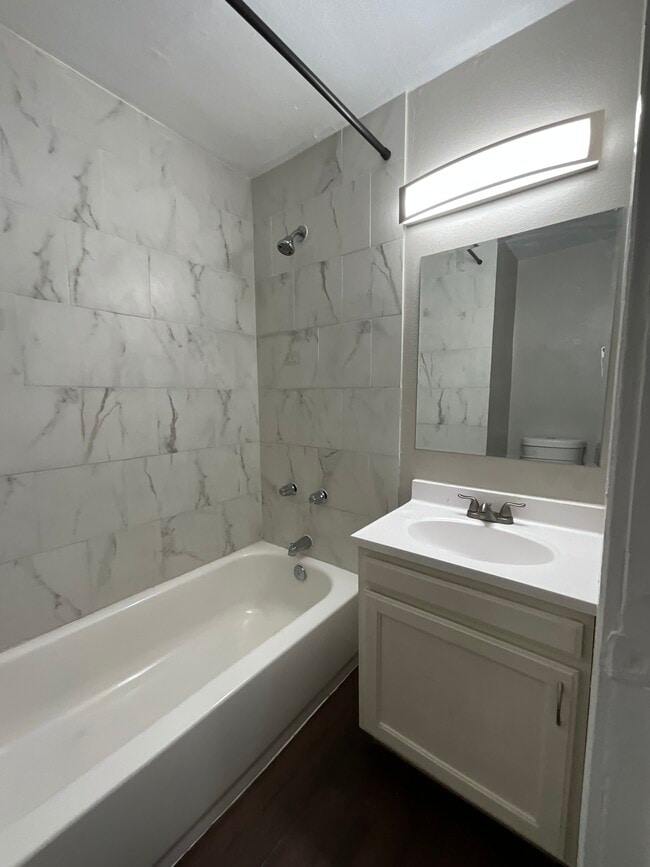 Bathroom - 4126 Sayers St Apartment Unit 4126