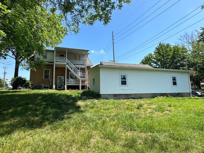 Photo - 726 E Fifth St