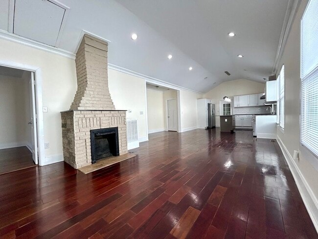 Photo - 202 Maurice St