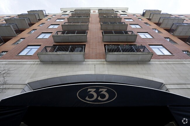 Photo - 33 W Huron St