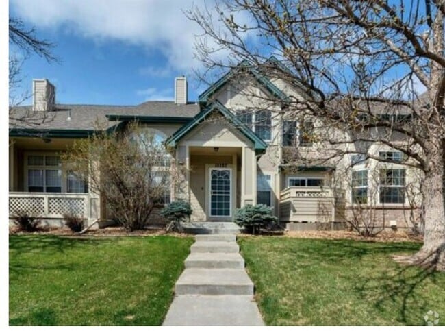 Building Photo - Gorgeous Upgraded Townhome in Sought-After...