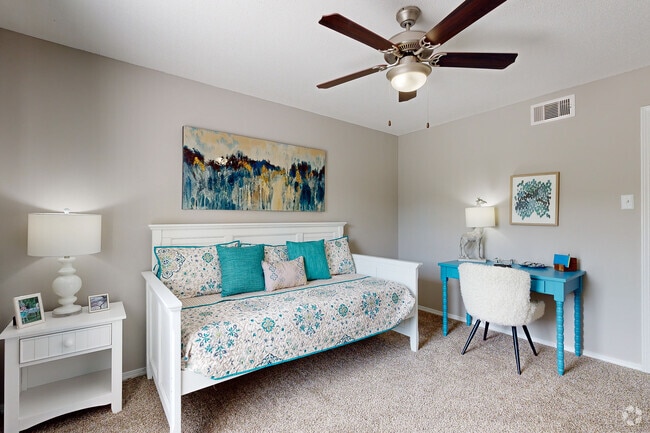 2BD 2BA 1,050 SF