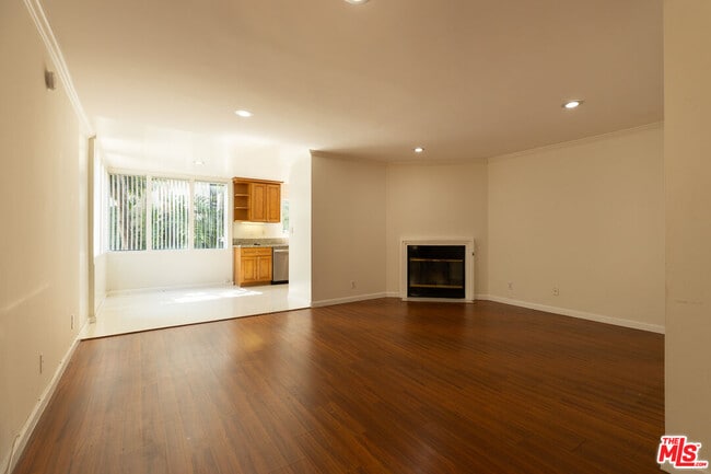 Building Photo - 1233 Barry Ave Unit 105 Rental