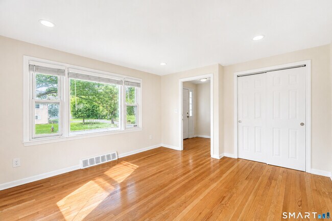 Photo - 216 Country Rd