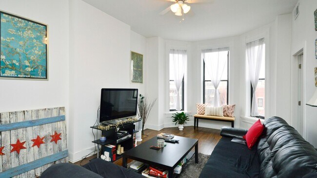 Photo - Large 2bd/ + Den/1bth Updated, in West Town, Avail 8/1! Unit 1F