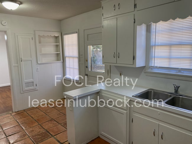 Photo - Bright and Welcoming 3/2/1 in the Maxey Park Neighborhood