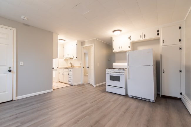 Photo - 672 N Main St Unit 2R