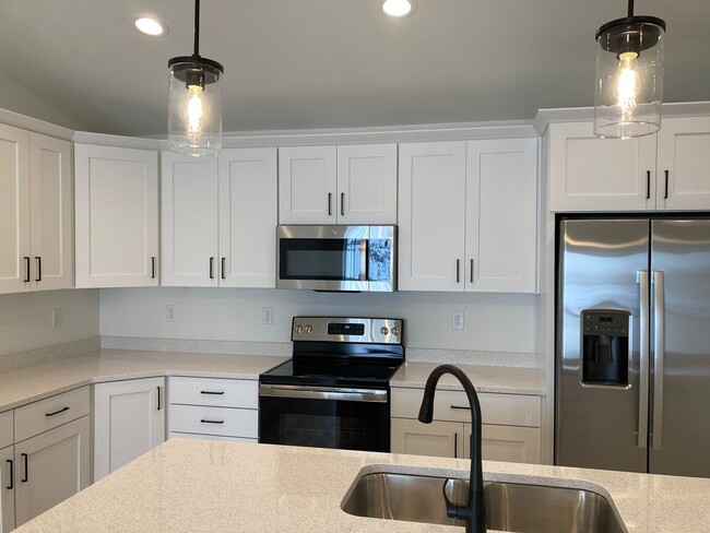 New 4 Bedroom/3 Bathroom Twin Home - New 4 Bedroom/3 Bathroom Twin Home