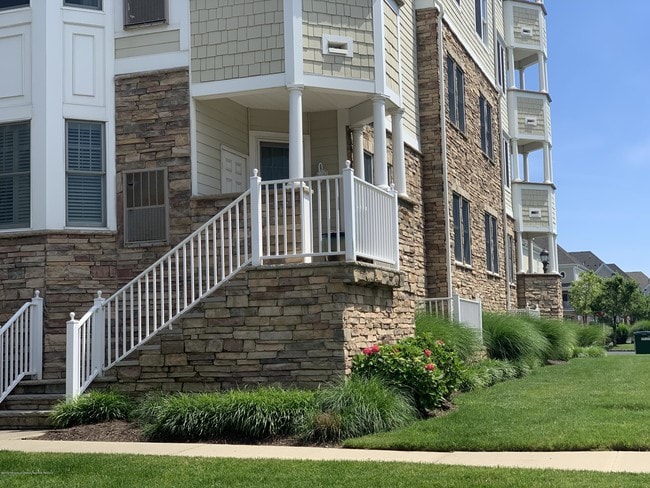 22 Cooper Ave Unit 105