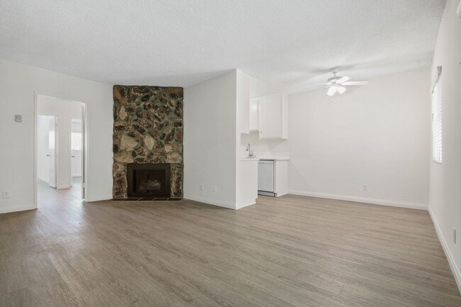Building Photo - 824 Maple St Rental