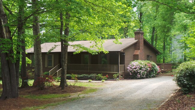 Quiet Country (yet Convenient) Neighborhood - Quiet Country (yet Convenient) Neighborhood House