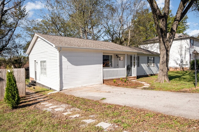 Photo - 209 Nowlin Dr