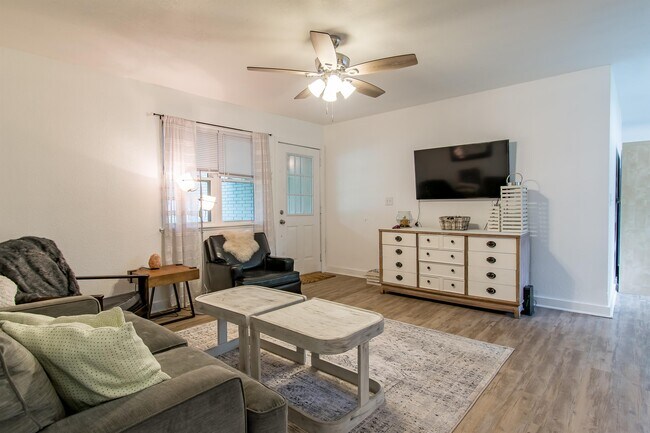 Photo - 2332 S Clover Dr
