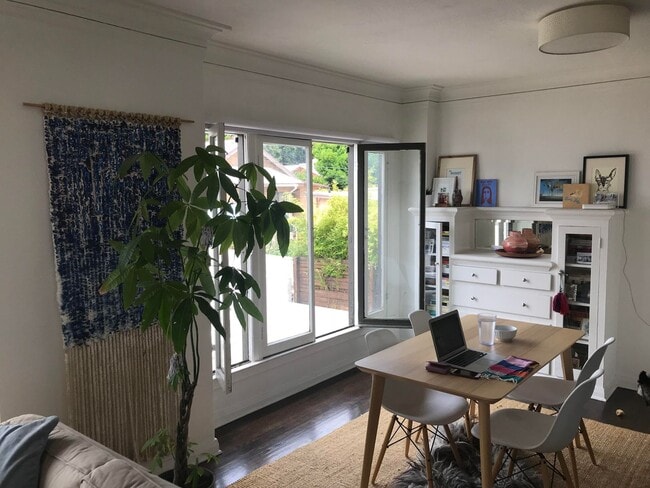 Photo - Large 2 Bed, 1 Bath Upper Level Residence with Parking & In-Unit Laundry Unidad 704