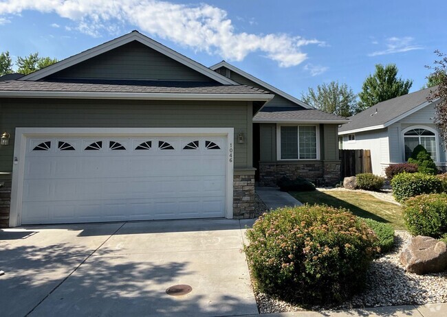 Building Photo - beautiful home in Minden