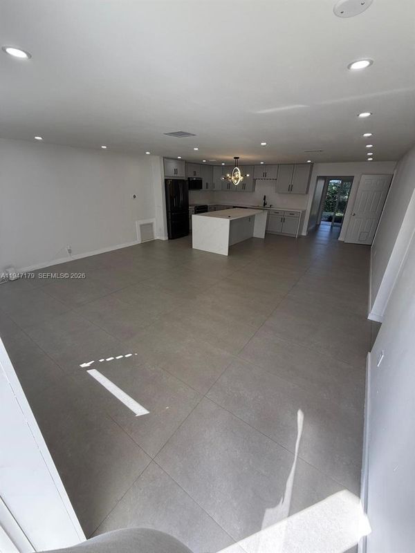 Photo - 6891 Scott St