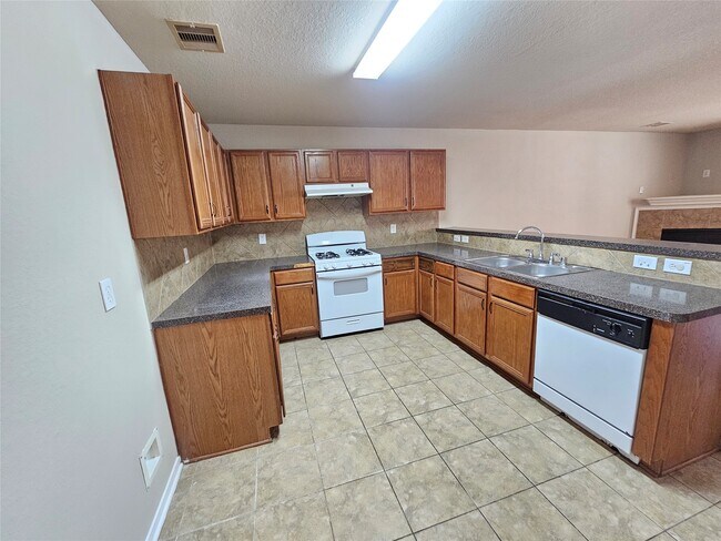 Photo - 11015 Walkup Way