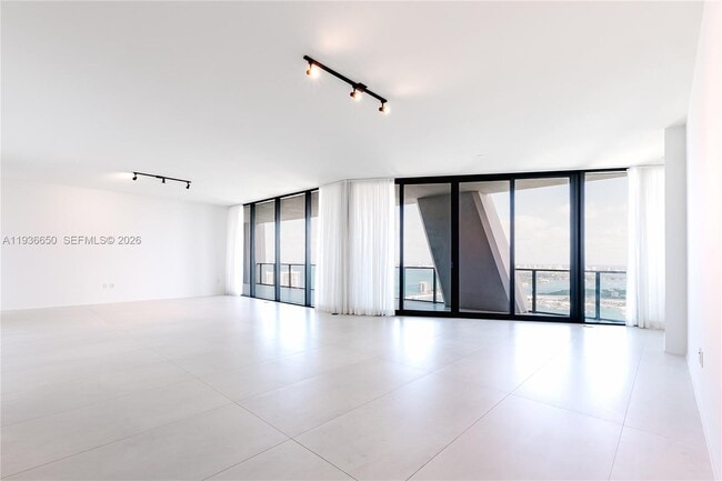 Building Photo - 1000 Biscayne Blvd Unit 3802