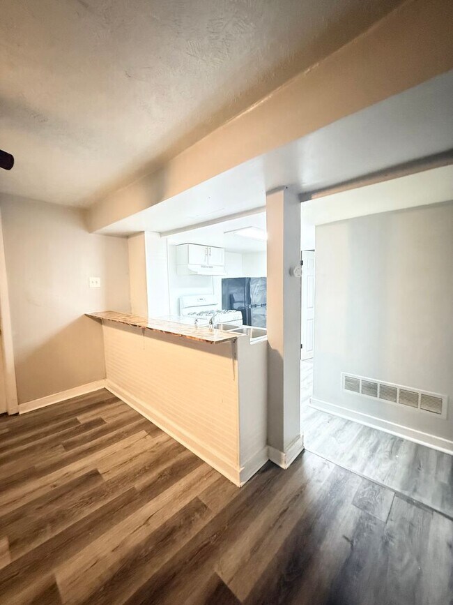Building Photo - 1336 S 30th Ave Unit 4 Rental