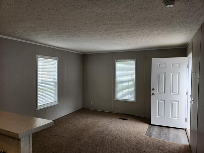 Photo - 210 Bobwhite Ln