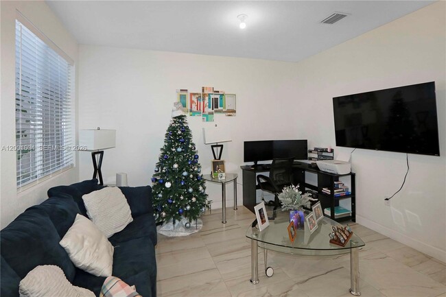 Photo - 2432 SE 10th St