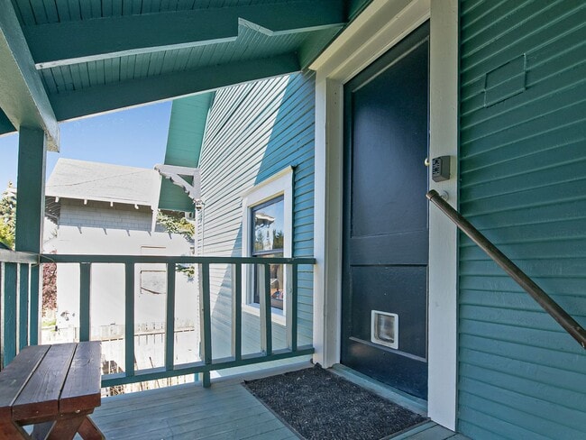 Photo - 5265 NE 14th Pl Unit Upper