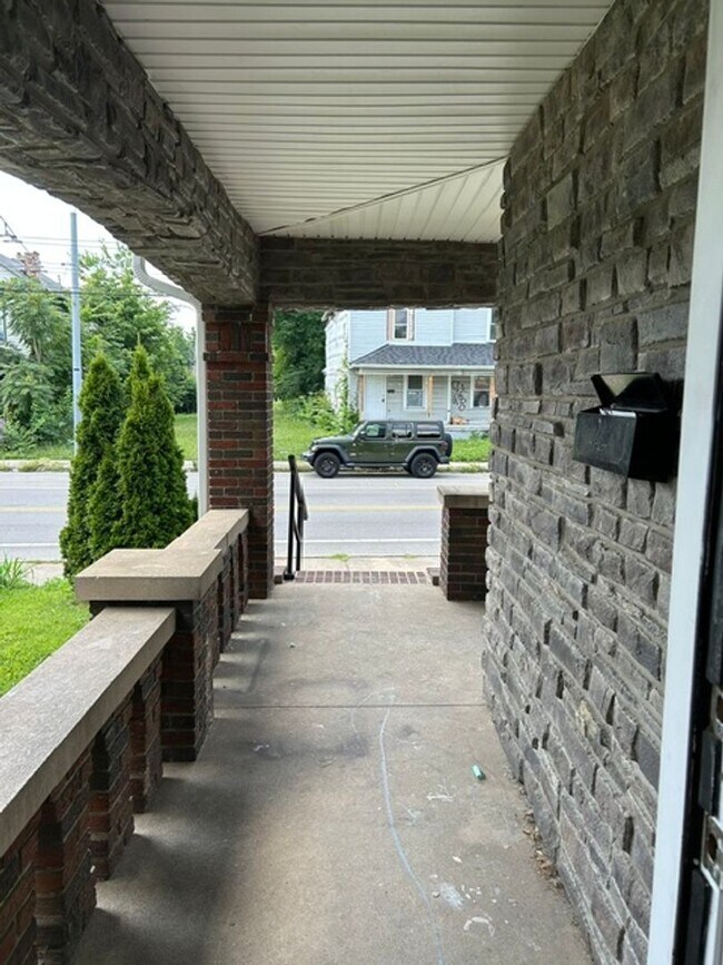 Photo - 925 Xenia Ave Unit Downstairs