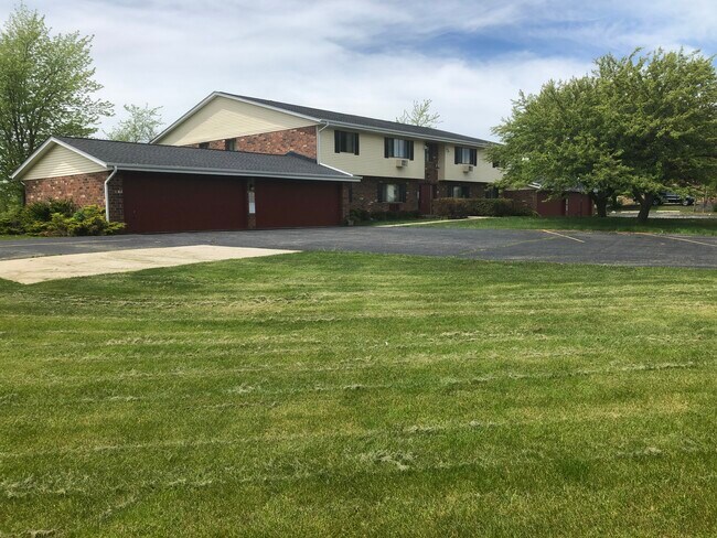 Photo - W151S7043 Cornell Cir Apartamentos