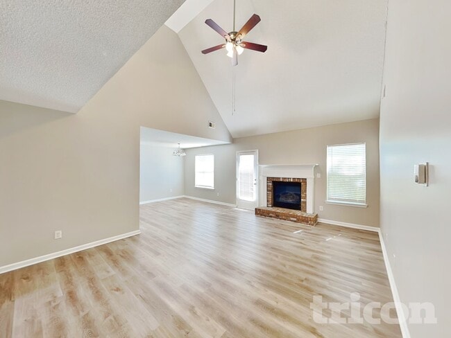 5702 Colonnade Dr