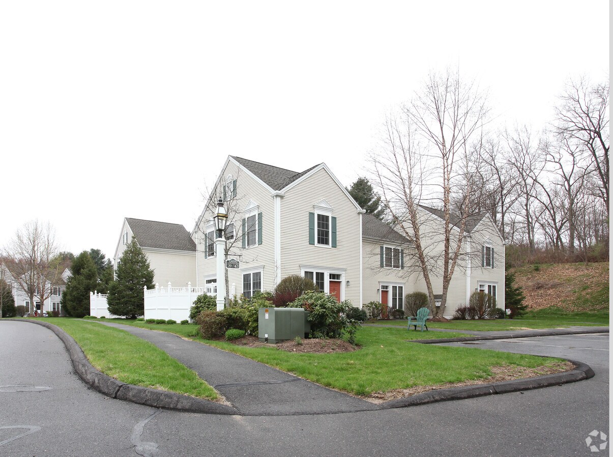 Old Farms Crossing - Old Farms Crossing Apartments