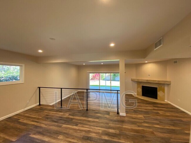 Photo - 5900 Cahill Ave