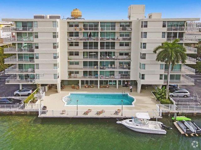 Building Photo - 9500 W Bay Harbor Dr Unit 2G Rental