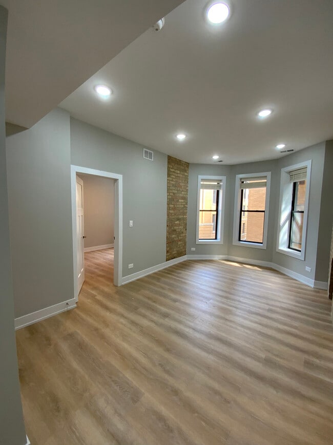 Photo - 440 W Belden Ave Unit #434-02