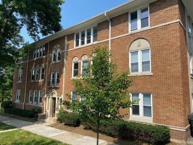 Photo - 2752 N Bartlett Ave Unit 3