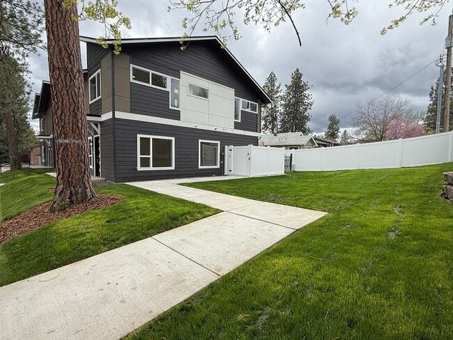 Photo - 3925 E 32nd Ave Unidad 4