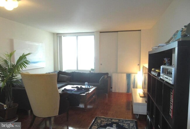 Building Photo - 604 S Washington Square Unit 2408