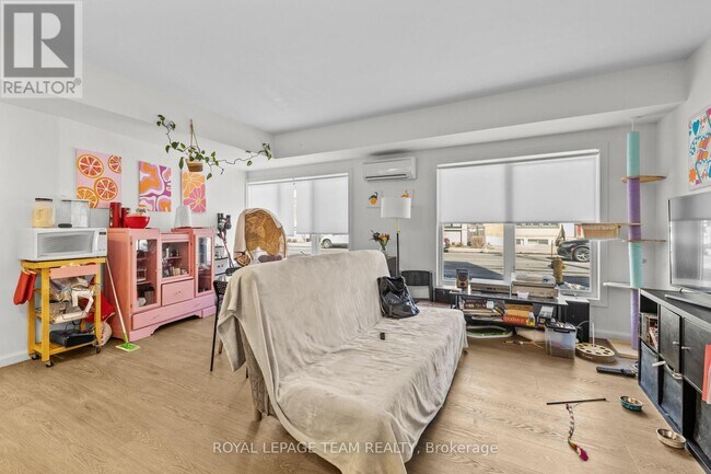 Photo - 506 Gladstone Ave Unité 100