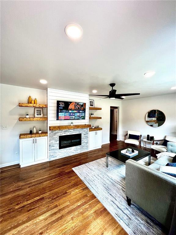 Photo - 695 Kennesaw Dr